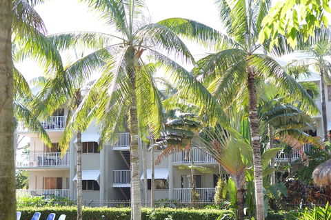 Cairns Beach Resort - New Castle Holiday 1