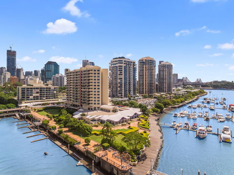 Central Dockside Apartment Hotel - New Castle Holiday 2