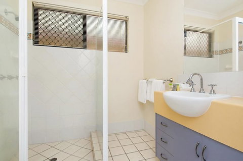 Central Plaza Apartments - New Castle Holiday 2