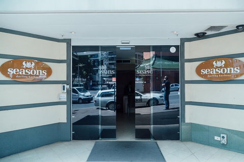 Seasons Darling Harbour - New Castle Holiday 1