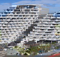Broadbeach Savannah Hotel  Resort - New Castle Holiday
