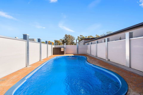 Econo Lodge Moree Spa Motor Inn - New Castle Holiday 6