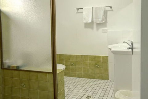 Calico Court Motel - New Castle Holiday 1