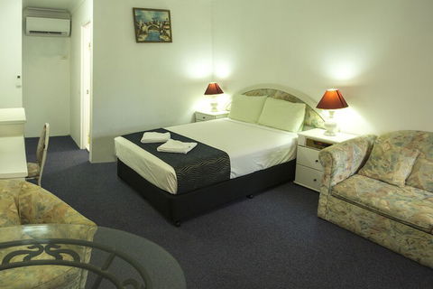 Calico Court Motel - New Castle Holiday 2