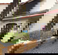 Burke and Wills Motor Inn - New Castle Holiday