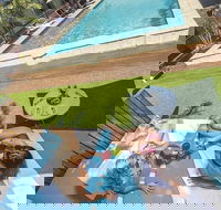 The Cavenagh - New Castle Holiday