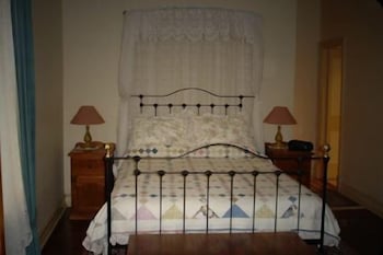 Robe House - New Castle Holiday 3