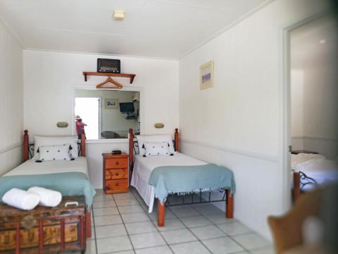 Chillagoe Cabins & Tours - New Castle Holiday 4