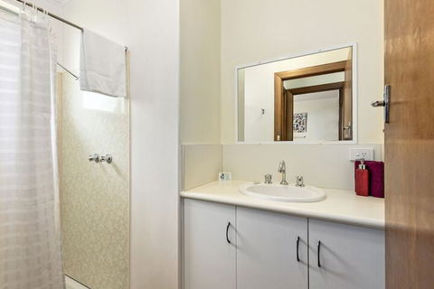 Sharonlee Strahan Villas - New Castle Holiday 4