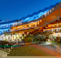 Camelot Motel - New Castle Holiday