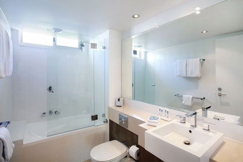 Maison Noosa Beachfront Resort - New Castle Holiday 5