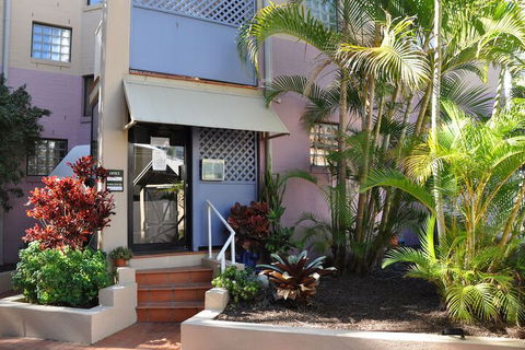 Spring Hill Gardens Apartments - New Castle Holiday 1