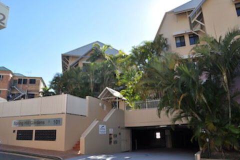 Spring Hill Gardens Apartments - New Castle Holiday 0