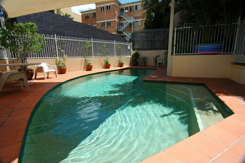 Spring Hill Gardens Apartments - New Castle Holiday 3