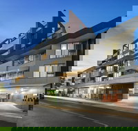 Quest Cheltenham - New Castle Holiday