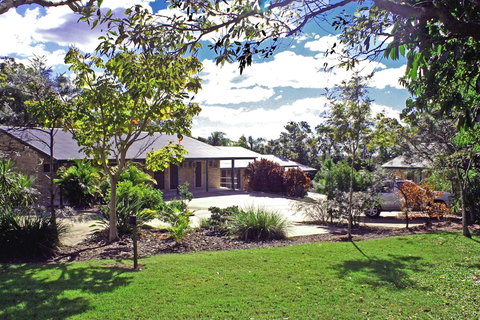 Emeraldene Inn & Eco-Lodge - New Castle Holiday 3