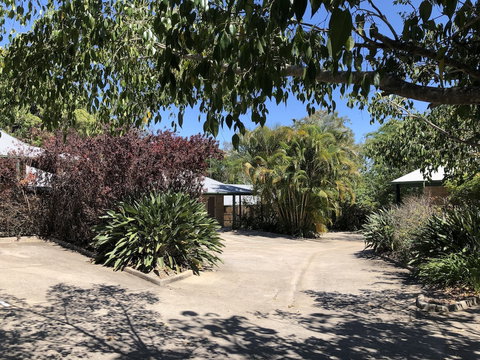 Emeraldene Inn & Eco-Lodge - New Castle Holiday 1