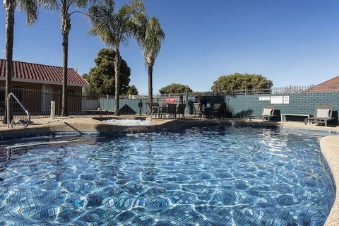 Addison Motor Inn - New Castle Holiday 2