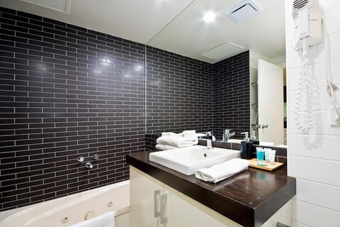 Lorne Bay View Motel - New Castle Holiday 3