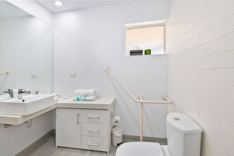 Lorne Bay View Motel - New Castle Holiday 1