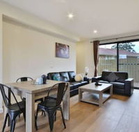 Comfort Inn  Apartments Dandenong - New Castle Holiday