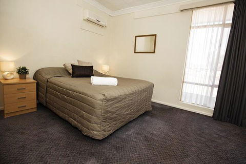 Kalgoorlie Overland Motel - New Castle Holiday 5
