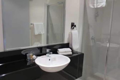 Flagstaff City Inn - New Castle Holiday 6