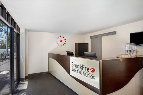 BreakFree Directors Studio - New Castle Holiday 0