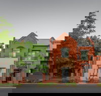 Majestic Old Lion Apartments - New Castle Holiday