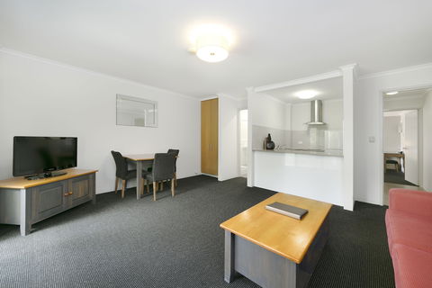 Mt Ommaney Hotel Apartments - New Castle Holiday 6
