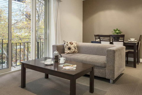 Quest On Lonsdale - New Castle Holiday 6