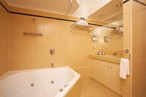 Quest Savoy - New Castle Holiday 4