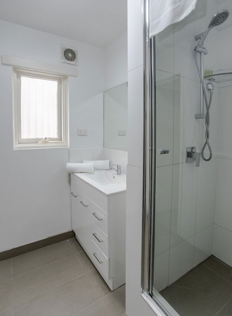 Albert Heights Serviced Apartments - New Castle Holiday 2