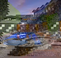 Adelaide Inn - New Castle Holiday