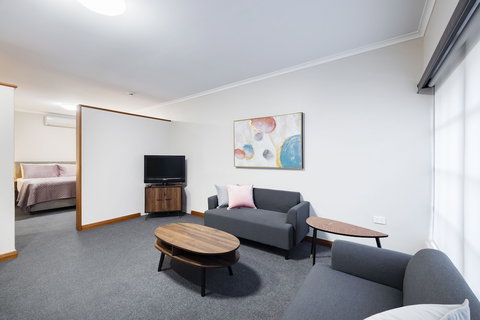 Adelaide Inn - New Castle Holiday 1