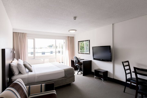 St Ives Apartments - New Castle Holiday 7