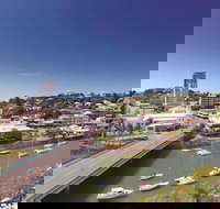 Oaks Townsville Gateway Suites - New Castle Holiday