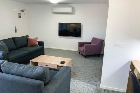 Quest Sale - New Castle Holiday 7