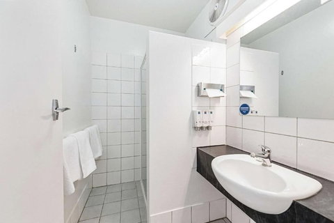 Coach House Launceston - New Castle Holiday 4