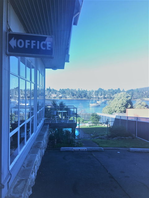 Waterfront Lodge Motel - New Castle Holiday 3