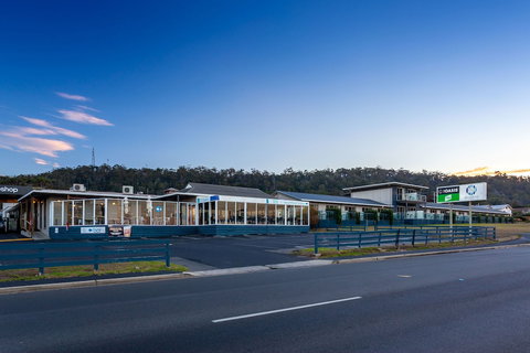 Beachfront At Bicheno - New Castle Holiday 0