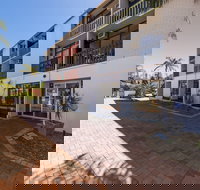 Billabong Backpackers Resort - New Castle Holiday