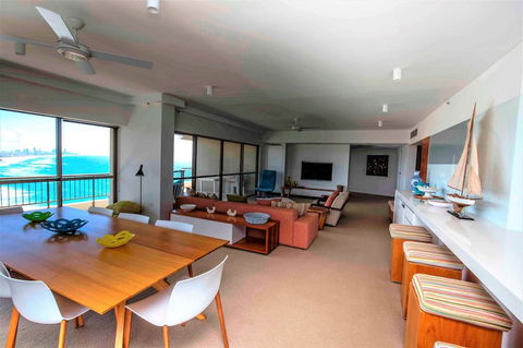 Gemini Court Holiday Apartments - New Castle Holiday 4
