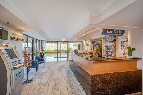 Gemini Court Holiday Apartments - New Castle Holiday 3