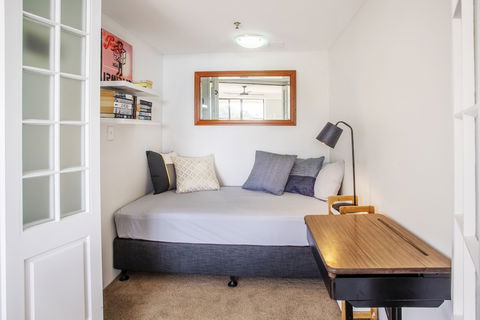 Gemini Court Holiday Apartments - New Castle Holiday 5