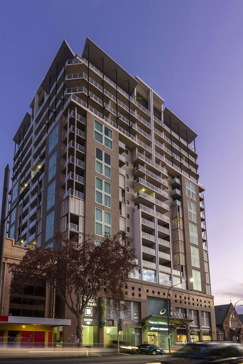 Oaks Adelaide Embassy Suites - New Castle Holiday 2