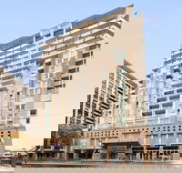 Oaks Adelaide Embassy Suites - New Castle Holiday