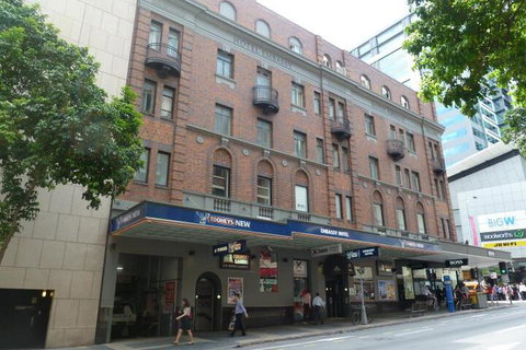 Base Brisbane Embassy - New Castle Holiday 6