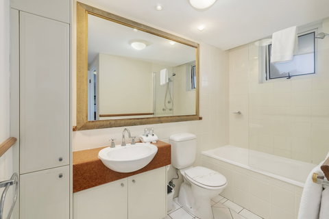 Burleigh Mediterranean Resort - New Castle Holiday 1