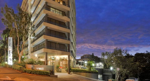 The Summit Apartments - New Castle Holiday 5